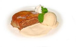 Handgezogener Apfelstrudel Wiener Art